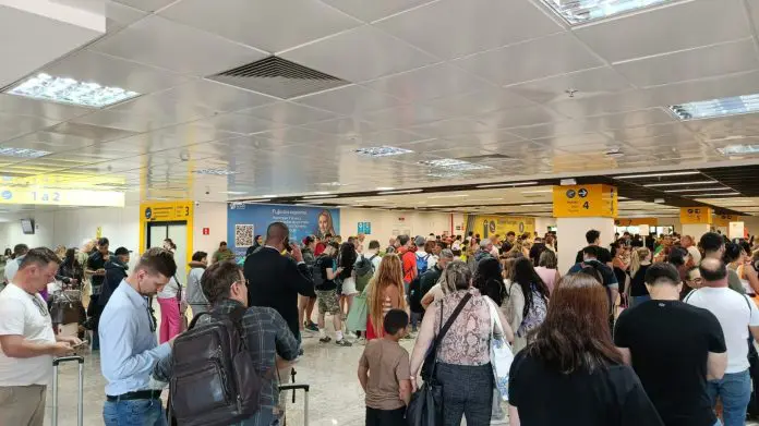Ventania de quase 100 km/h em São Paulo provoca cancelamentos, desvios e atrasos em aeroportos de todo o país. Crédito: Aila Lima Ventania de quase 100 km/h em São Paulo provoca cancelamentos, desvios e atrasos em aeroportos de todo o país. Crédito: Aila Lima
