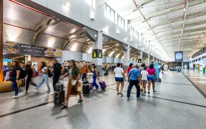 Aeroporto de Salvador supera níveis pré-pandemia em 2025, impulsionado pela expansão da malha aérea internacional. Crédito: Salvador Bahia Airport/Will Recarey Aeroporto de Salvador supera níveis pré-pandemia em 2025, impulsionado pela expansão da malha aérea internacional. Crédito: Salvador Bahia Airport/Will Recarey