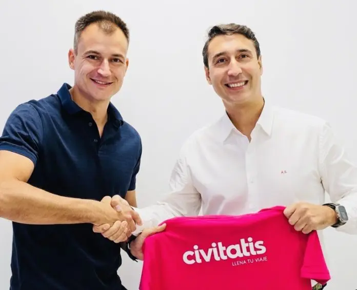 Alberto Gutiérrez, fundador da Civitatis (à esquerda), e Andrés Spitzer, CEO entrante (à direita) Crédito: Divulgação/Civitatis