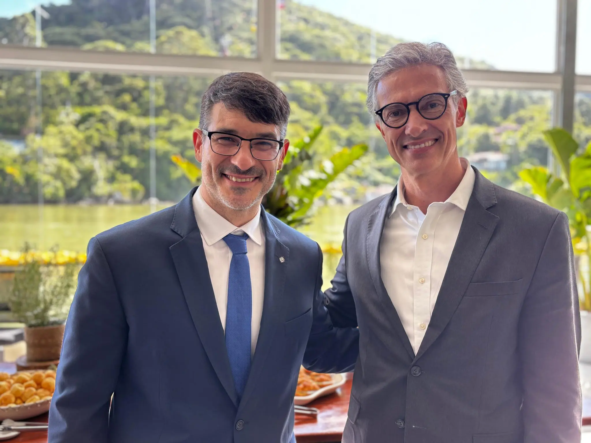 Ignacio Palacios Hidalgo, diretor Comercial da MSC, e Marco Ferraz, presidente da Clia Brasil. Crédito: Maurício Herschander/ Brasilturis