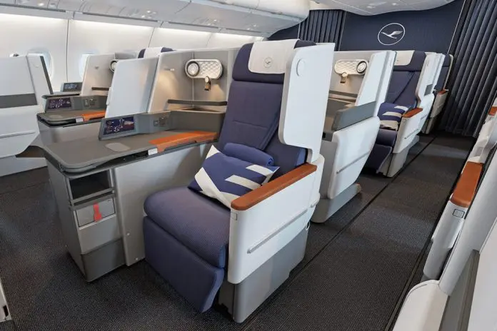 Airbus 380 da Lufthansa passa por retrofit de cabine como parte do maior programa de modernização da frota da companhia. Crédito: Divulgação/Lufthansa