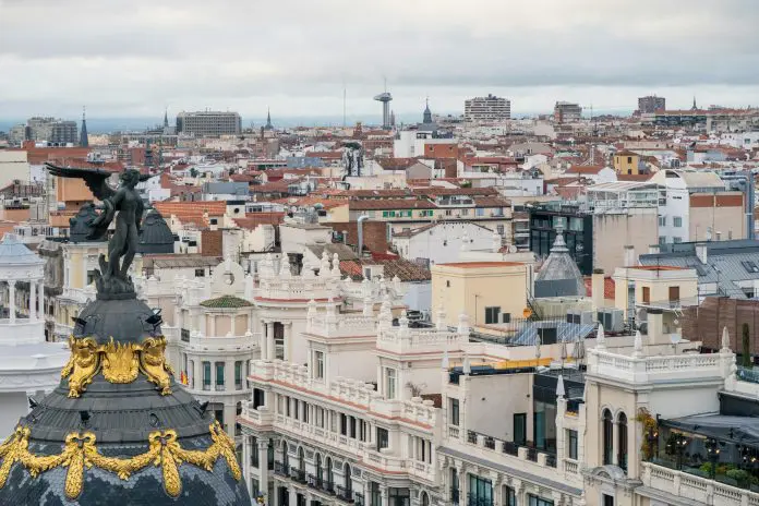 Europa liderou o volume de chegadas internacionais em 2025, segundo a UN Tourism. Crédito: Javier Balseiro /pexelsCrédito: Javier Balseiro /pexels