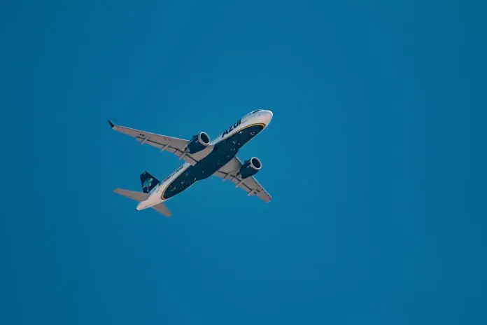 Para atender à demanda, a Azul estruturou uma malha aérea especial para o Carnaval 2026. Crédito: Lucas Pezeta/pexels