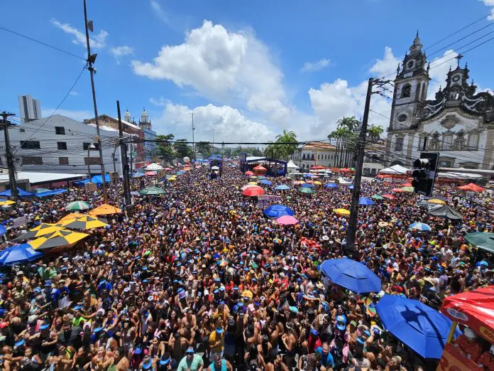 Desfile do Galo da Madrugada abre oficialmente o Carnaval de Pernambuco 2026 no Centro do Recife. Crédito: Kamilla Alves/Brasilturis Desfile do Galo da Madrugada abre oficialmente o Carnaval de Pernambuco 2026 no Centro do Recife. Crédito: Kamilla Alves/Brasilturis