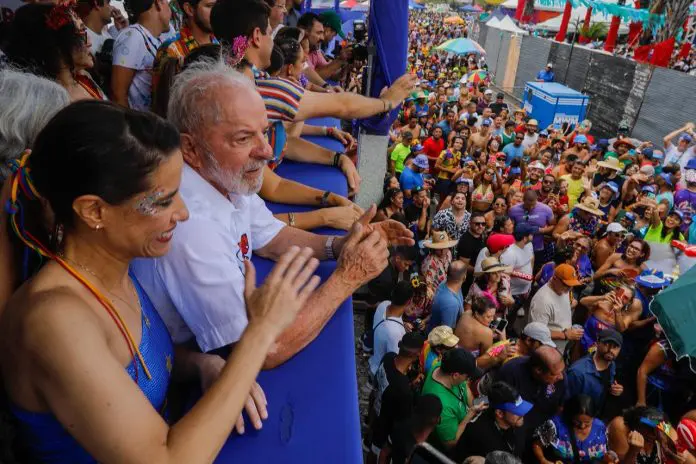 Lula, Janja e Raquel Lyra acompanham desfile do Galo da Madrugada no Recife. Crédito: Governo do Estado Crédito: Miva Filho
