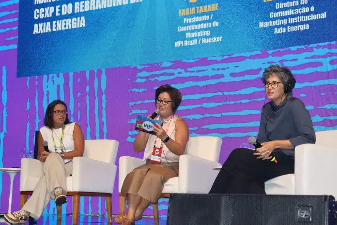 Carol Marsilio (gestora de Produções e Operações da Omelete Company), Fabia Tanabe (coordenadora de Marketing da MPI Brazil/ Huesker) e Leandra Peres (diretora de Comunicação e Marketing Institucional da Axia Energia). Crédito: Maurício Herschander/ Brasilturis