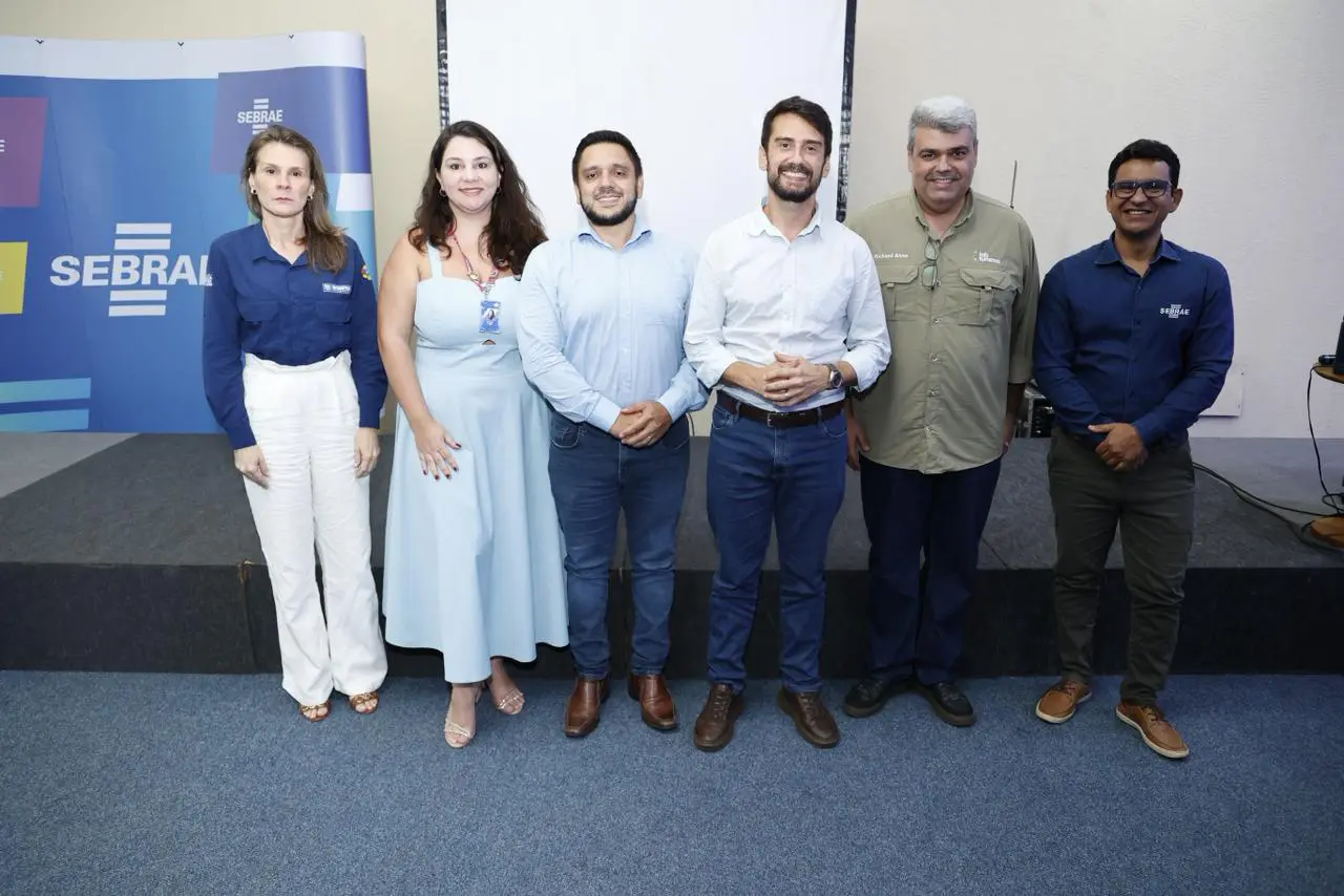 Juliane Salvadore (Secretária de Cultura e Turismo de Turismo de Bonito)- Lorrany Godoy e Matheus Oliveira (Sebrae-MS)- Bruno Wendling (Fundtur-MS)- Richard Alves (Lab Turismo) e Télcio Prieto (Sebrae-MS) Crédito: Divulgação/Lab Turismo