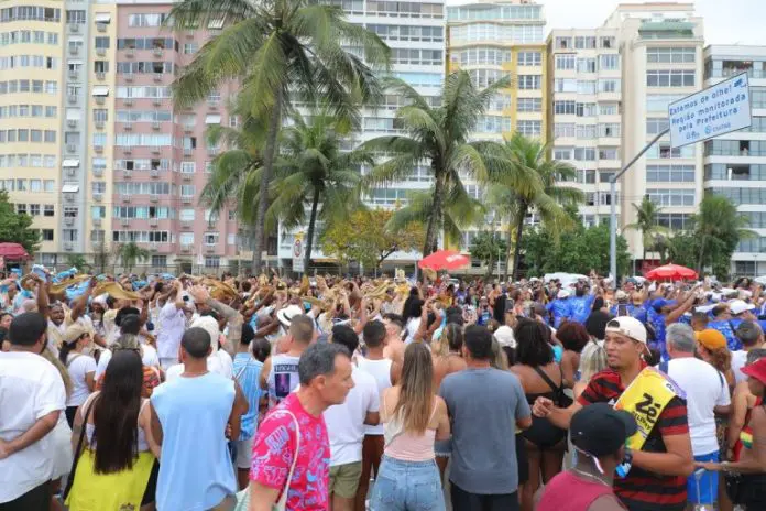 Desfiles na Sapucaí impulsionaram a chegada de turistas internacionais ao Rio durante o Carnaval 2026