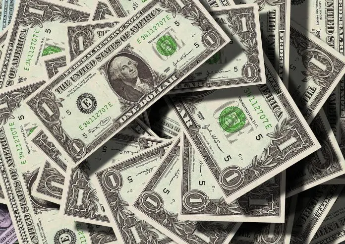 Dólar turismo hoje oscila perto de R$5,15 e afeta custos de viagens internacionais. Crédito: Pixabay