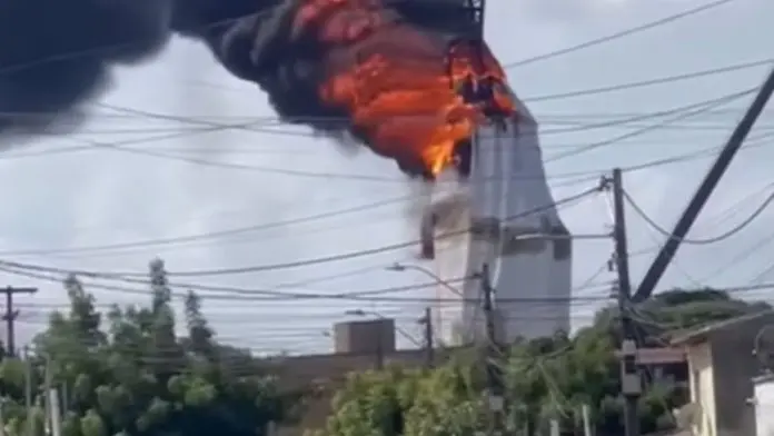 Incêndio consome estátua de Nossa Senhora de Fátima em construção na Zona Norte de Natal. Crédito: Reprodução/Instagram