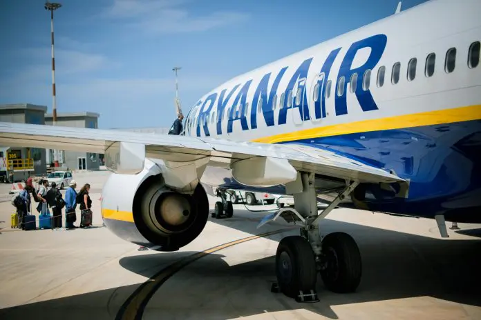 Ryanair reduz capacidade em 3 milhões de assentos e corta rotas em seis países europeus em 2026. Crédito: William Gevorg Urban/pexels