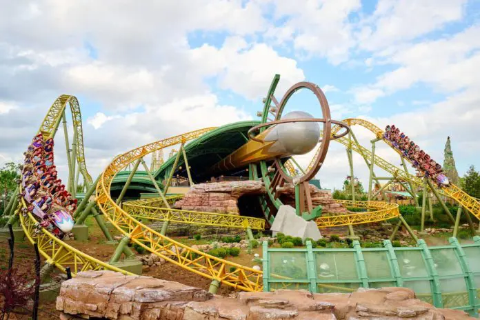 Montanha-russa Stardust Racers, destaque do parque Epic Universe, permanece fechada para manutenção em Orlando. Crédito: Divulgação / Universal Orlando Resort