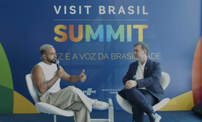 Marcelo Freixo se despede da Embratur durante o Visit Brasil Summit Crédito: Reprodução/Embratur