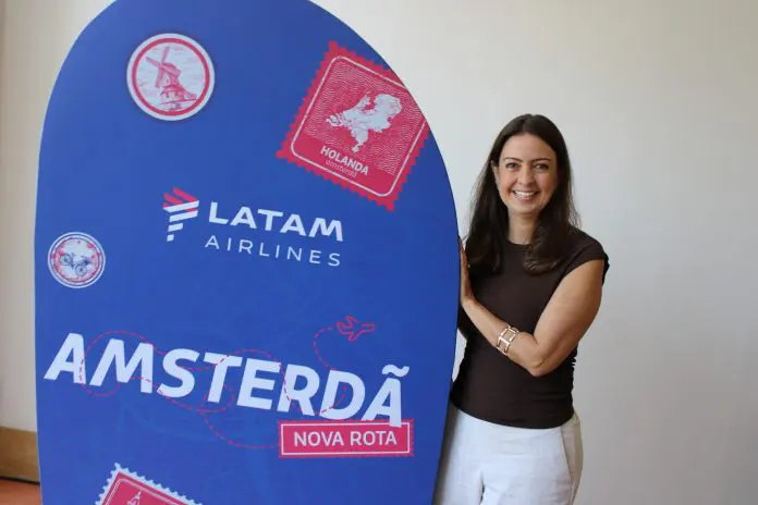 Aline Mafra destaca estratégia da Latam para expansão internacional com foco em sustentabilidade e alta demanda. Crédito: Felipe Lima/Brasilturis Aline Mafra destaca estratégia da Latam para expansão internacional com foco em sustentabilidade e alta demanda. Crédito: Felipe Lima/Brasilturis