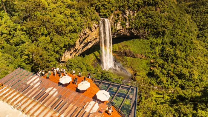 Parque do Caracol amplia experiências turísticas com novo restaurante junto ao mirante da cascata Crédito: Divulgação / Parque do Caracol
