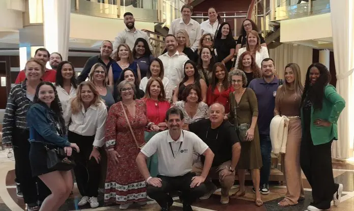 Agentes de viagens participaram de visita técnica ao Celebrity Equinox em ação promovida pela R11 Travel no Rio de Janeiro. Crédito: Divulgação