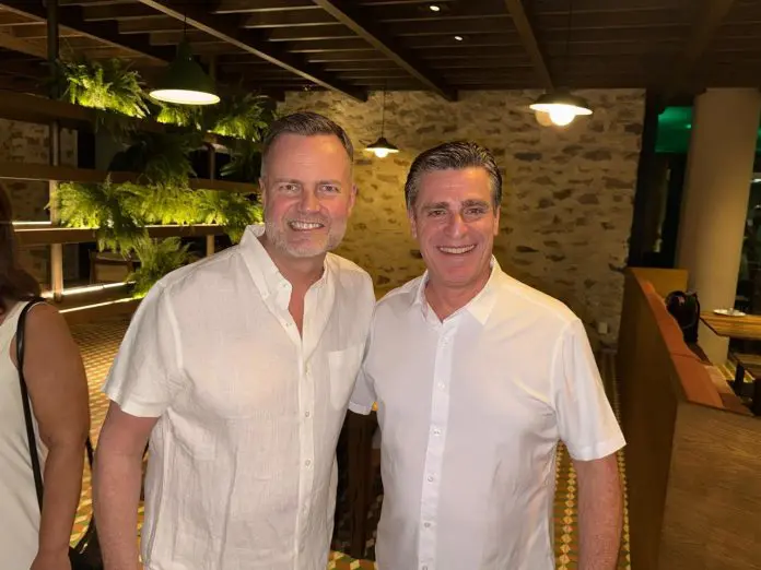 Fred Dixon, do Brand USA; e Patrick Yvars, do Visit Orlando