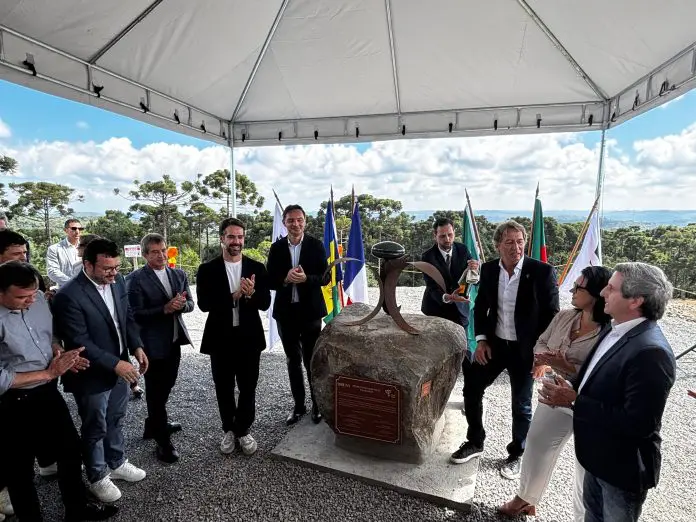 Executivos e autoridades do governo do RS lançam a pedra fundamental do Sirena Club Med Gramado. Crédito: Maurício Herschander/ Brasilturis