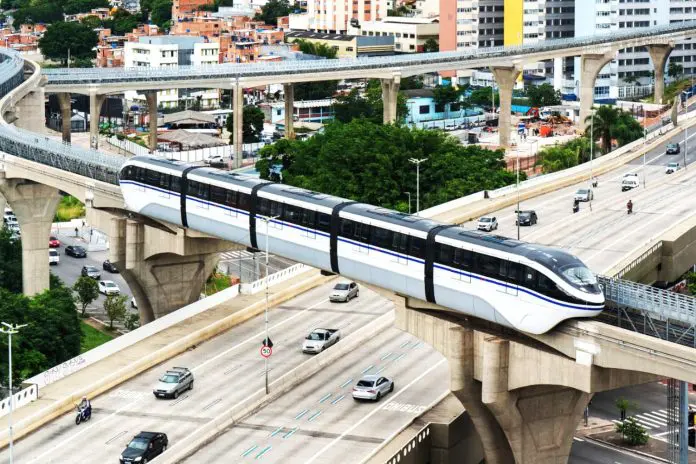 Linha 17-Ouro é inaugurada em São Paulo e passa a conectar o metrô ao Aeroporto de Congonhas após mais de uma década de atrasos.