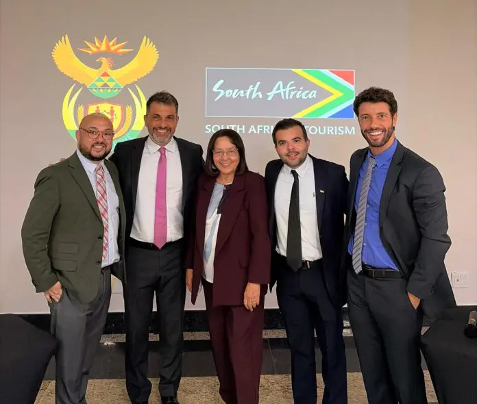 Cássio Lucas da South African Airways (SAA), Marcelo Marques do South African Tourism (SAT), ministra do Turismo da África do Sul Patricia de Lille, Gabriel Gomes da SAA e Diogo Caldeira da SAT Crédito: Divulgação