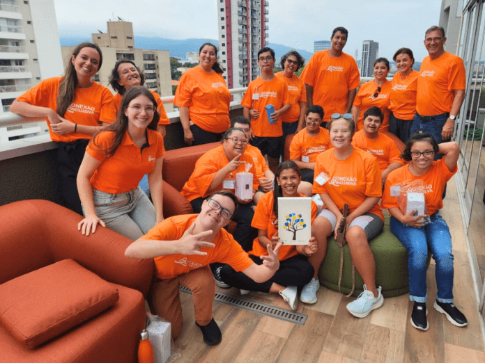 BestBuy celebra o Dia do Trabalho com ação de inclusão com pessoas com síndrome de Down