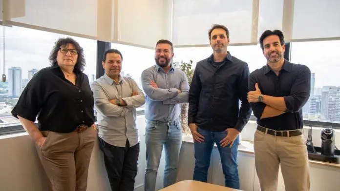 Dirce Ferrara, Vinicius Casagrande, Wilson Silva, Ronaldo Ruiz e Roberto Ruíz Júnior Crédito: DIvulgação/R3 Viagens Dirce Ferrara, Vinicius Casagrande, Wilson Silva, Ronaldo Ruiz e Roberto Ruíz Júnior Crédito: DIvulgação/R3 Viagens