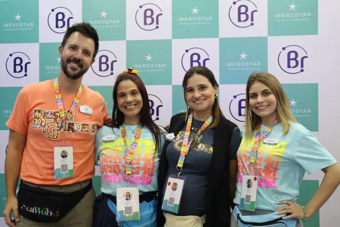 Leonardo Fortes, Ana Cristina Muniz, Juliana Bordin e Larissa Alvarez, todos da United Parks. Crédito: Maurício Herschander/ Brasilturis