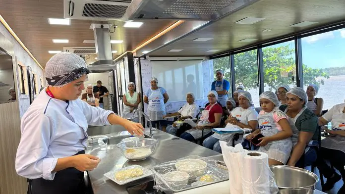 Carreta-escola do Senac leva capacitação em gastronomia ao sertão de Alagoas Crédito: Ascom Senac Alagoas