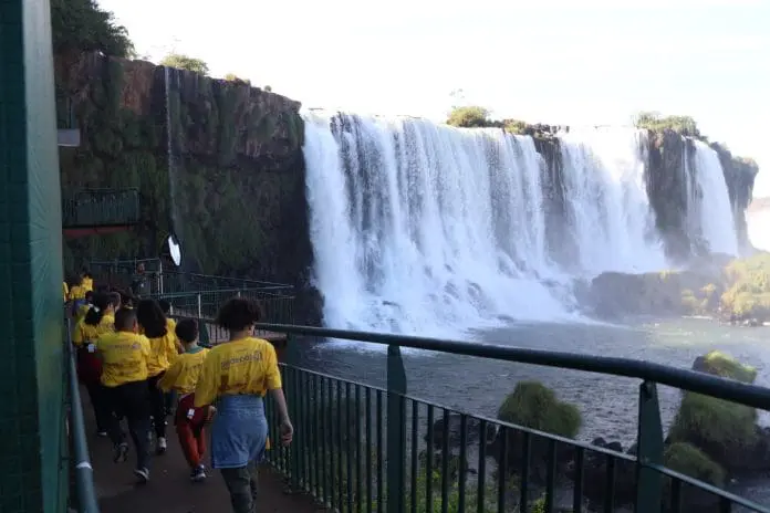 crianças cataratas