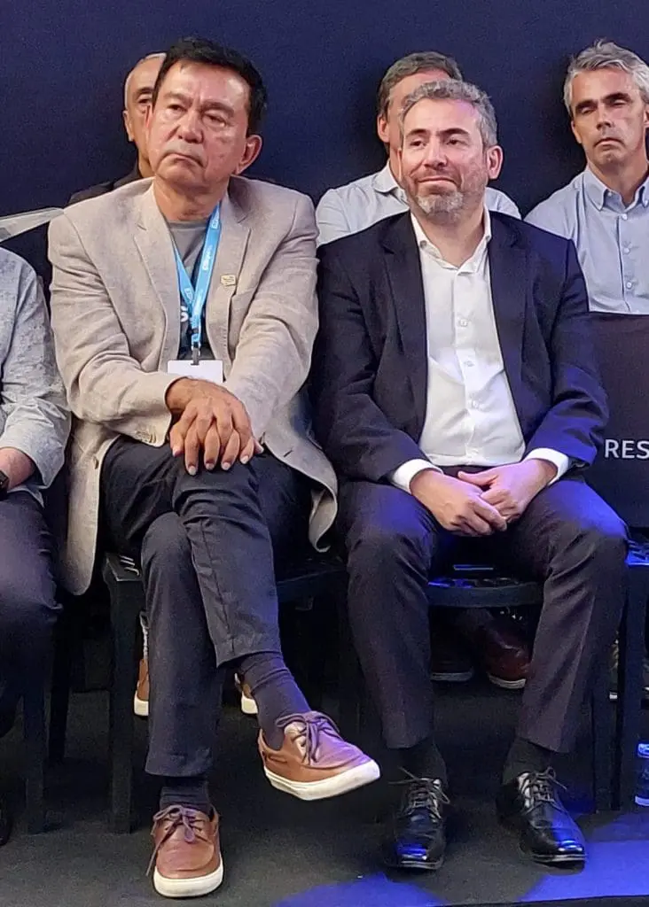 Valdeir Nunes (China), pres Contur ES e Ricardo Bezerra, gerente comercial Azul Linhas Aéreas Crédito: Divulgação/ESTour