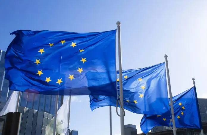 Novo sistema migratório da União Europeia entra em vigor em 10 de abril e pode aumentar filas nos aeroportos no início da operação.