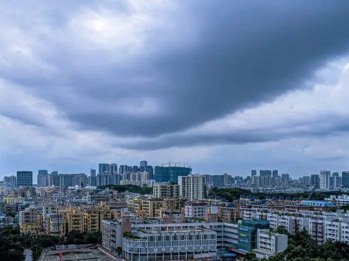 Ciclone no Sul provoca temporais e frente fria leva chuva a todo o Brasil, com ventos que podem ultrapassar 100 km/h no litoral. Crédito: Freepik Ciclone no Sul provoca temporais e frente fria leva chuva a todo o Brasil, com ventos que podem ultrapassar 100 km/h no litoral. Crédito: Freepik