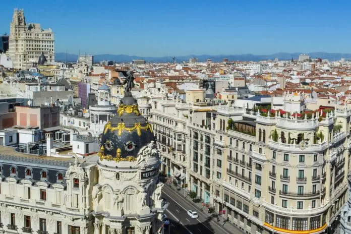 Novas regras trabalhistas podem limitar serviço em terraços durante ondas de calor. Crédito:a Gotta Be Worth It/pexels
