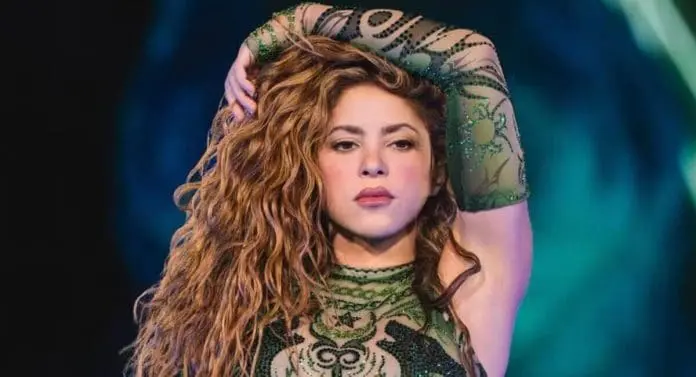 Shakira abre votação nas redes sociais para definir músicas e convidado brasileiro em show que deve reunir milhões em Copacabana.