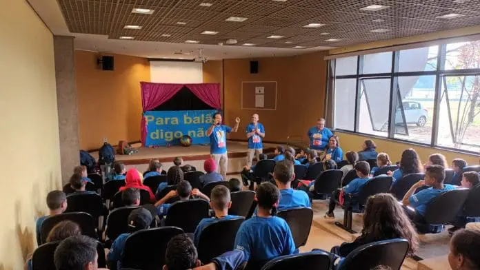 Viracopos reforça campanha educativa para conscientizar estudantes sobre riscos da soltura de balões. Crédito: Divulgação/Viracopos Viracopos reforça campanha educativa para conscientizar estudantes sobre riscos da soltura de balões. Crédito: Divulgação/Viracopos