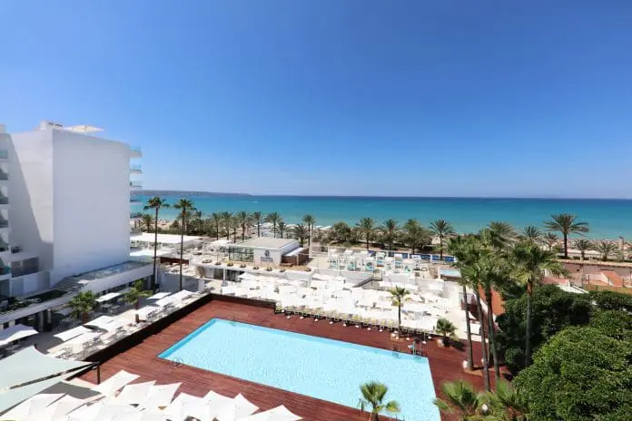 Iberostar e Redexis lançam a primeira célula de combustível de hidrogênio verde em um hote