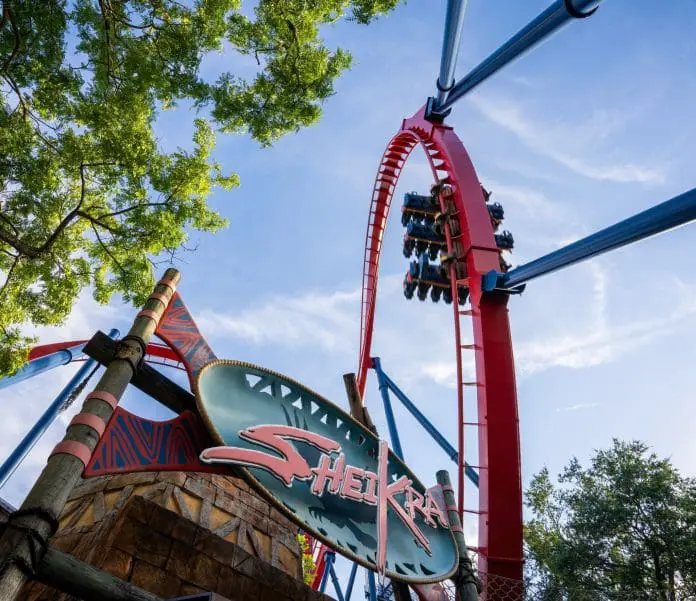 Busch Gardens Tampa Bay aposta em drones, atrações noturnas e novo habitat animal durante o Summer Nights 2026. Crédito: Divulgação/Busch Gardens