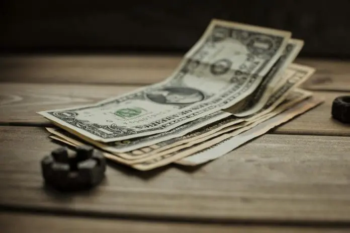 Dólar recua com expectativa de acordo no Oriente Médio. Crédito: Natasha Chebanoo/pexels