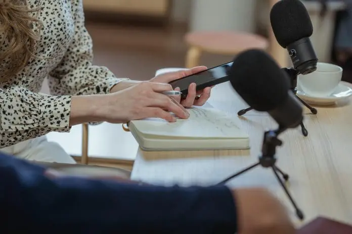 Podcast “El Cubo de Otto” integra estratégia da Iberia de conexão emocional com passageiros. Crédito: George Milton/pexels