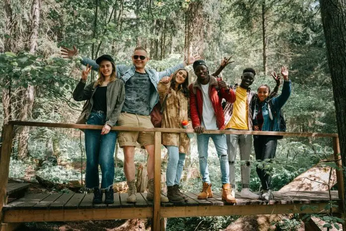 Viagens em grupo e road trips aparecem entre as principais tendências dos brasileiros para este ano. Crédito: Ivan S/pexels