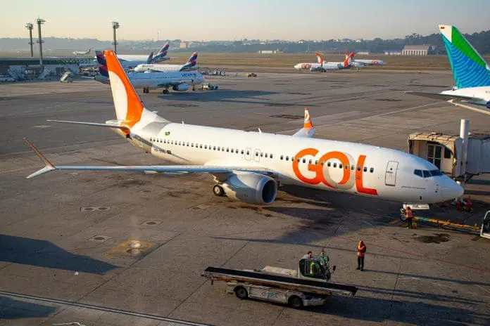 Legenda de foto: Boeing 737 MAX 8 da Gol iniciou operações da Avianca a partir de Bogotá. Crédito: Ariadne Barroso/pexels