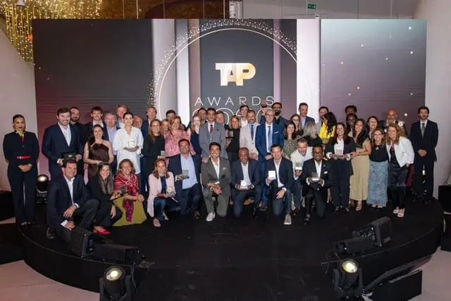 Representantes do trade brasileiro foram premiados durante cerimônia internacional dos TAP Awards 2026, realizada em Portugal. Crédito: Divulgação Representantes do trade brasileiro foram premiados durante cerimônia internacional dos TAP Awards 2026, realizada em Portugal. Crédito: Divulgação