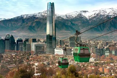 Santiago lidera ranking internacional de destinos mais buscados pelos brasileiros para julho de 2026. Crédito: Divulgação/Kayak