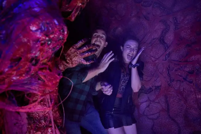 Universal realizará treinamento online para apresentar as novidades do Halloween Horror Nights 2026 ao trade turístico. Crédito: Divulgação/Universal Destinations & Experiences
