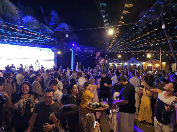 Festa foi realizada na vila do Beach Park e contou com decoração temática, lembrando os festejos juninos, encerrando o segundo dia do Agente tá On na Estrada Ceará Crédito: Kamilla Alves/Brasilturis