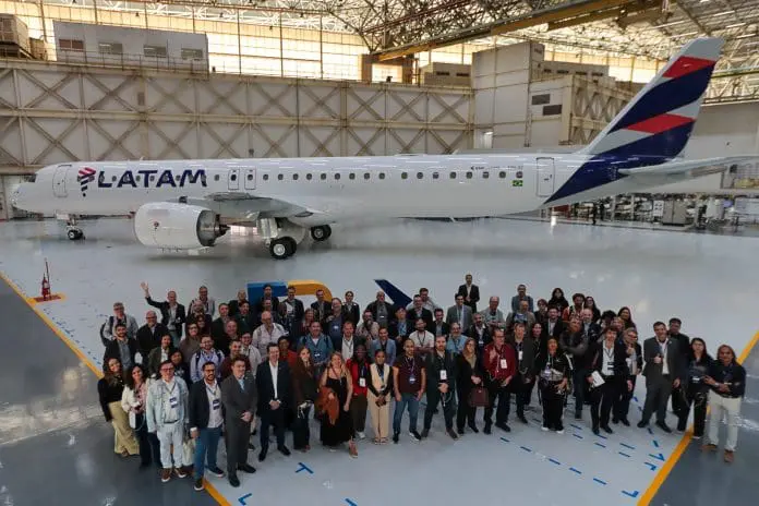 Primeiro Embraer E195-E2 da LATAM já recebeu a pintura oficial nas instalações da Embraer em São José dos Campos. Crédito: ASA/Latam