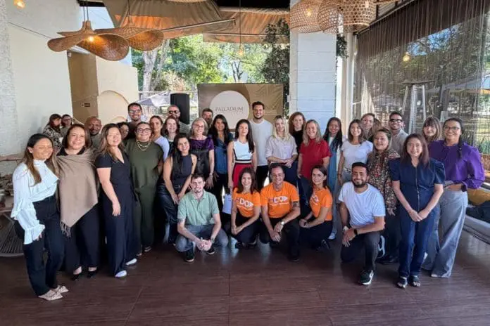 Agentes de viagens participaram de brunch e treinamento promovidos pela HotelDO e Palladium Hotel Group em Brasília. Crédito: Divulgação/HotelDo