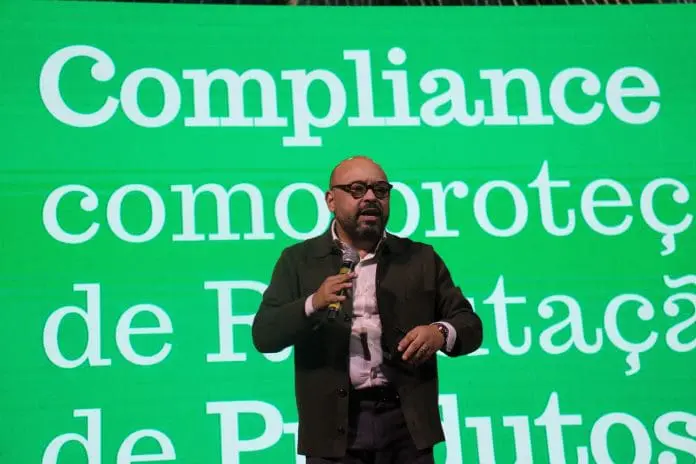 Fabiano Machado da Rosa, advogado especialista em compliance, palestra no Connection Terroirs. Crédito: Maurício Herschander/ Brasilturis Fabiano Machado da Rosa, advogado especialista em compliance, palestra no Connection Terroirs. Crédito: Maurício Herschander/ Brasilturis