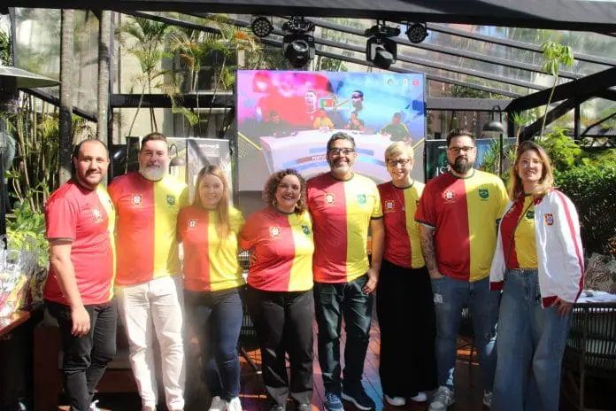 Equipe do Turismo de Portugal ao lado de operadores de turismo convidados para o evento. Crédito: Maurício Herschander(/ Brasilturis