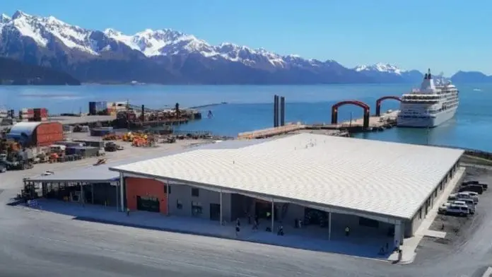 Novo terminal de Seward amplia a capacidade de recepção de cruzeiristas e fortalece o turismo no Alasca. Crédito: Reprodução/Cruise Industry News
